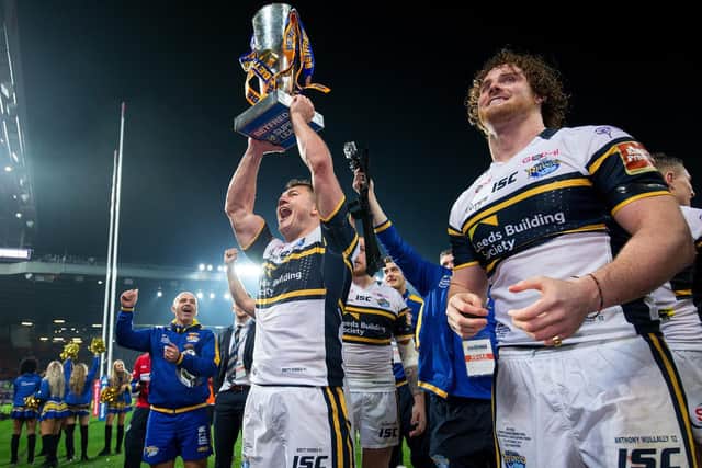 Brett Ferres lifts the Super League trophy at Old Trafford in 2017. Picture by  Alex Whitehead/SWpix.com.