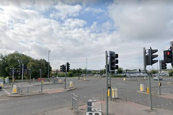 Police close Hunslet roads due to incident as 'long delays expected'