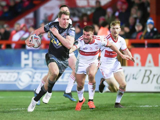 Michael Shenton on the charge for Tigers at Hull KR last season. Picture by Jonathan Gawthorpe.