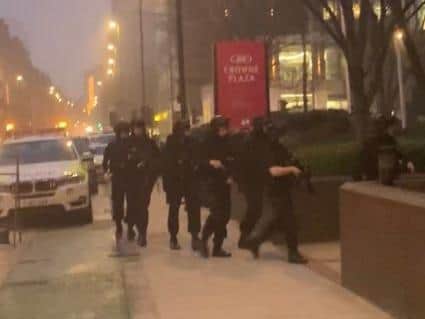 Armed police raided Crowne Plaza hotel in Leeds (Photo and video: @Yogi_B_ / Twitter)