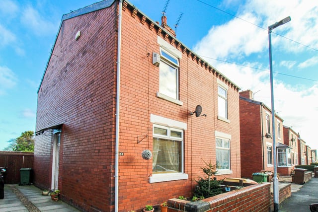 This two-bed semi-detached home has a double garage and parking space. Its fitted kitchen has integrated appliances and the bathroom features a deep, roll top bath. For sale with Richard Kendall Estate Agent, Wakefield.