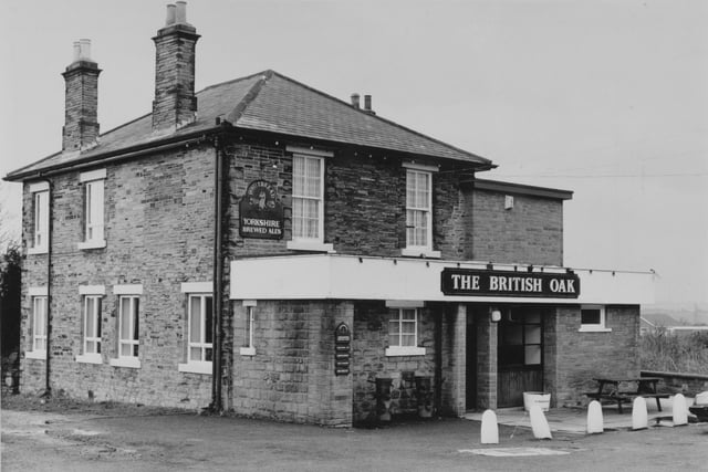 Did you enjoy a drink here back in the day? The British Oak on Westerton Road at West Ardsley pictured in January 1991.