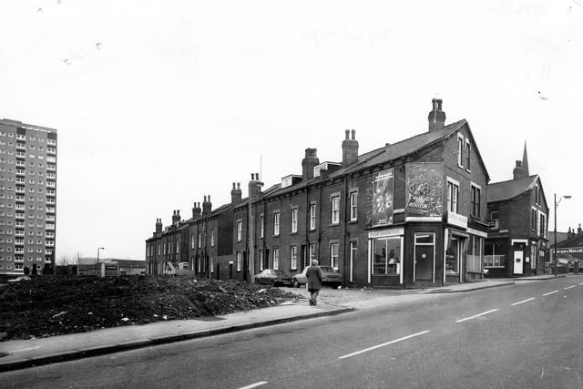 Domestic Street showing the junction with Pleasant Place in the centre. Terraced housing on Pleasant Place can be seen with Capel's Bakers at the end of the row.  Next to this is Joe's Cafe.
