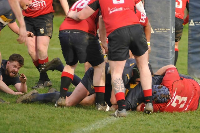 Old Crossleyans score their second try