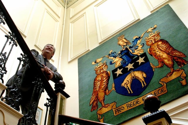 The city's coat of arms has three stars taken from the coat of arms of Sir Thomas Danby, its first mayor; fleece to symbolise the wool industry and three owls taken from the coat of arms of first Alderman of Leeds Sir John Saville.