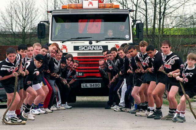 Stanningley Amateur RL players and coaches taking part in the sponsored 'Truck Pull' to raise funds send the club's three teams to the south of France on tour.