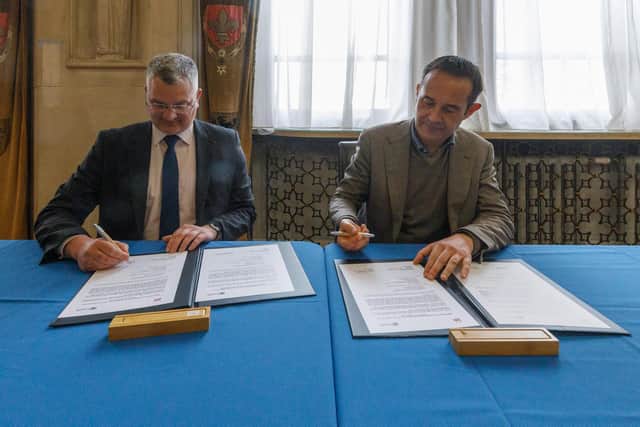 Leeds City Council leader James Lewis and Lille councillor Jérôme Pianezza sign the Memorandum of Understanding between the twinned cities.