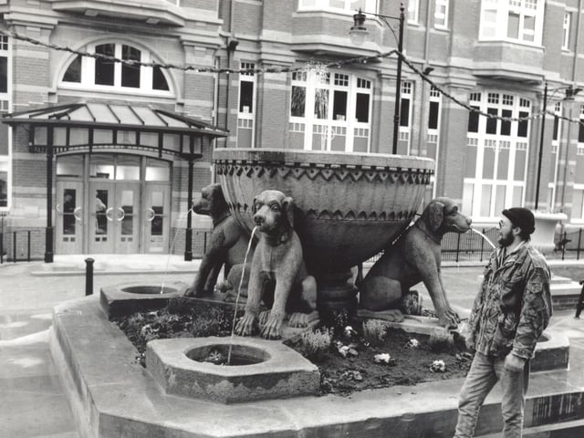 This eight foot reclaimed Victorian fountain with four massive stone dogs pictured
in December 1991 was the centrepiece of a Boar Lane office development, one the site of the former Trevelyan Temperance Hotel.