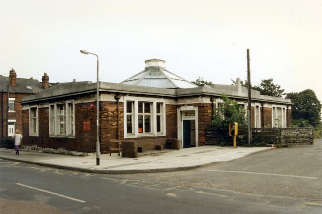 Bramley Library on Hough Lane, which opened in 1927. Terraced housing on St. Peter's Mount can be seen on the left.