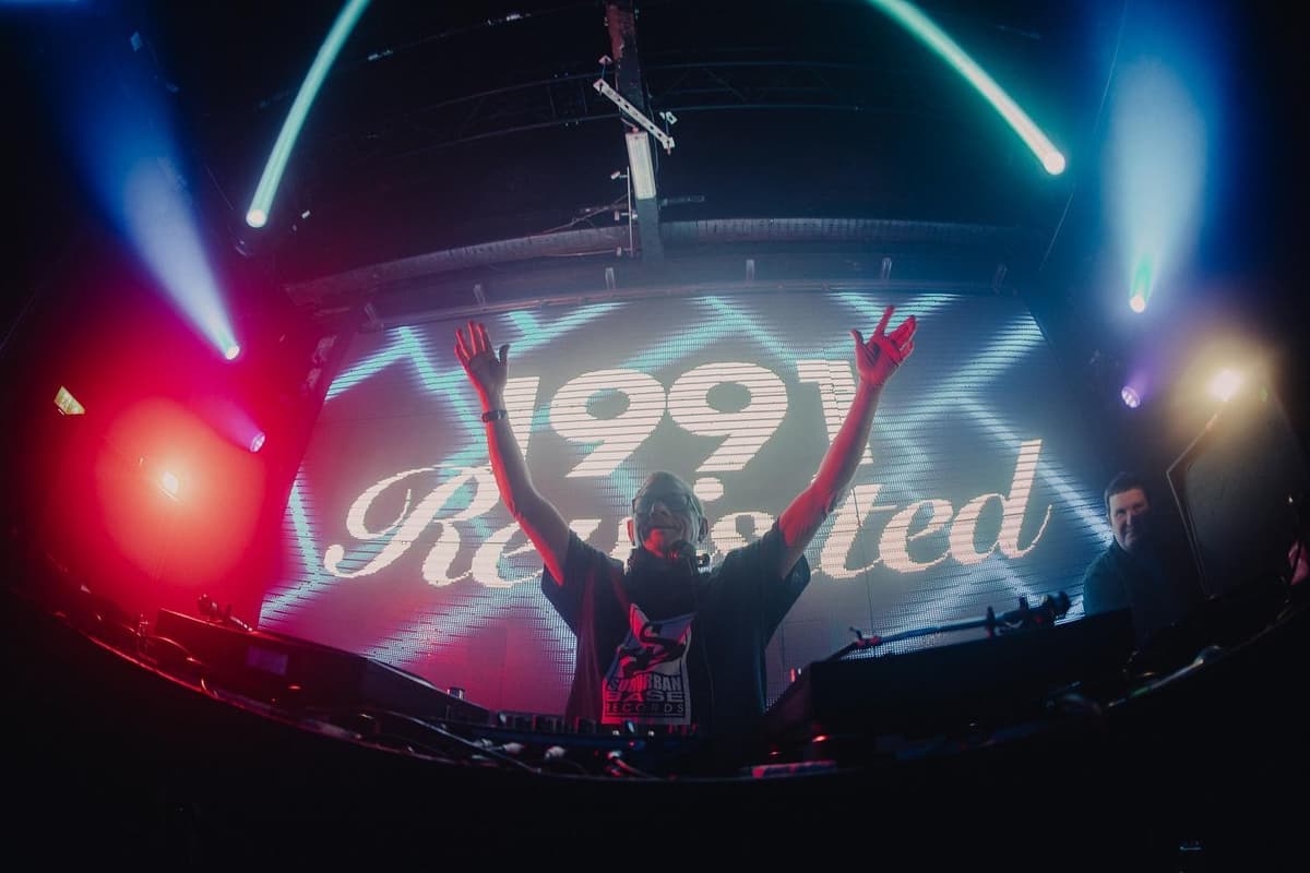 Leeds Raves Clubbers in Leeds take trip back 30 years for Rave night!
