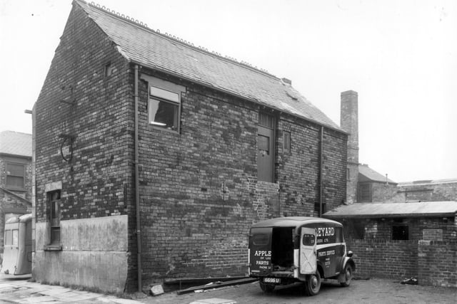 Holroyd Street in February 1961 The building to the left of this view is the back of premises of Auto Electric (Leeds) Ltd, car electrical engineers. A van belonging to Appleyard of Leeds Ltd, motor agents can be seen, based on North Street.