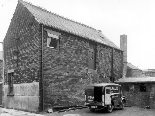 Holroyd Street in February 1961 The building to the left of this view is the back of premises of Auto Electric (Leeds) Ltd, car electrical engineers. A van belonging to Appleyard of Leeds Ltd, motor agents can be seen, based on North Street.