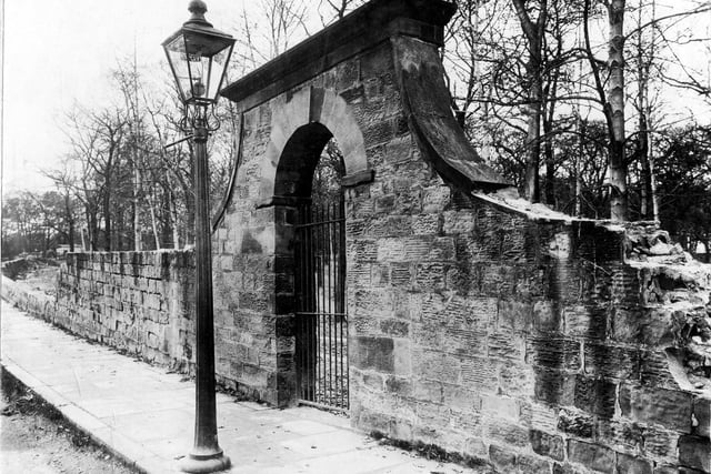The entrance to bathing pool on Wetherby Road pictured in November 1924.