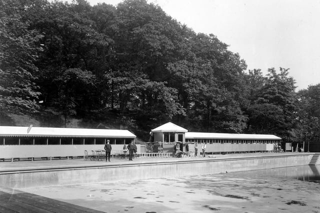The pool was drained in June 1907. Workmen can be seen to the side of pool working on changing rooms.