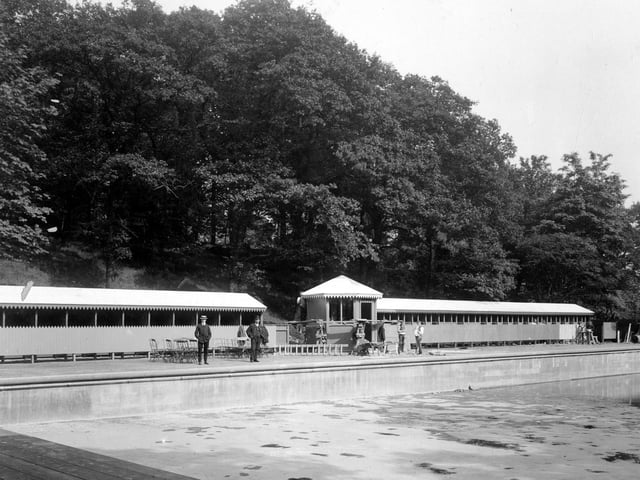 The pool was drained in June 1907. Workmen can be seen to the side of pool working on changing rooms.