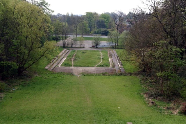 The site of the former outdoor swimming pool in April 2003. Although it opened amid a national enthusiasm for open-air lidos during the early part of the 20th century, Roundhay's pool was never officially called a lido.