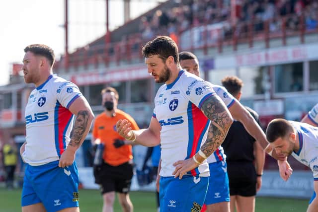 LOSING RUN: Wakefield's Yusuf Aydin and Jay PItts dejected as their side slips to defeat against Hull KR Picture by Allan McKenzie/SWpix.com