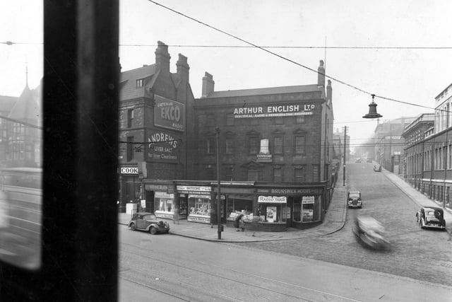 Hartley Hill from North Street pictured in February 1949. The building on the right seen from the side is the Leeds Public Dispensary.
