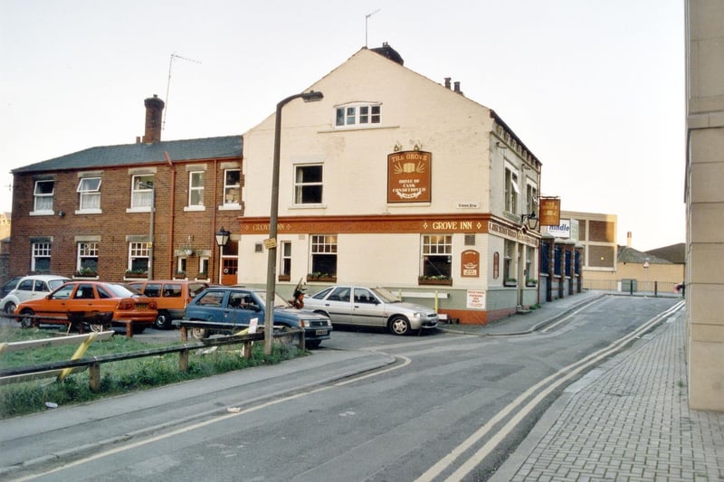 The Grove Inn public house pictured in  November 1999.