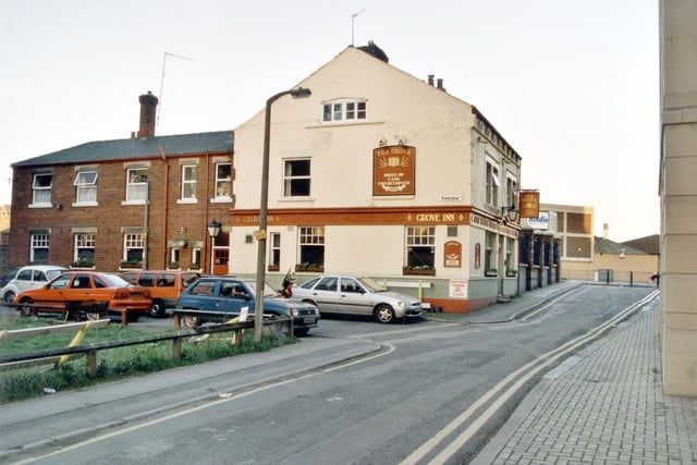 The Grove Inn public house in Holbeck pictured in  November 1999.