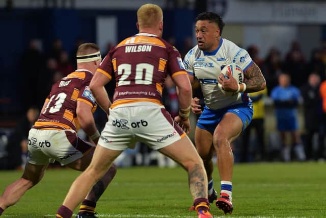 Tinirau Arona runs at Luke Yates and Oliver Wilson. Picture by Jonathan Gawthorpe.