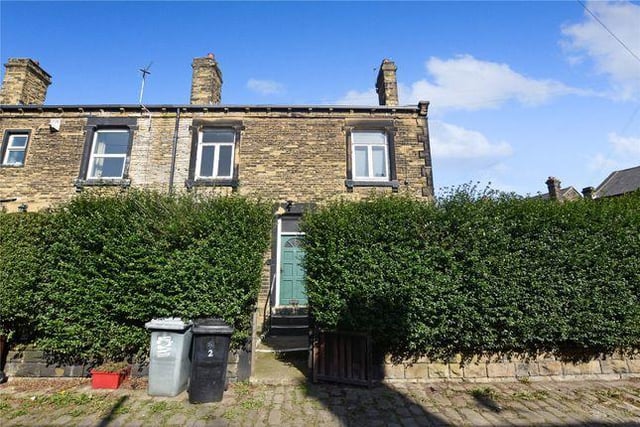 £135,000
Great opportunity has risen to purchase this chain free two bedroom end terrace property in the heart of Morley. Within close proximity to schools, amenities and travel links. This double fronted back to back terrace provides two good sized double bedrooms and able of living space. Fantastic purchase for a first time buyer or investor.