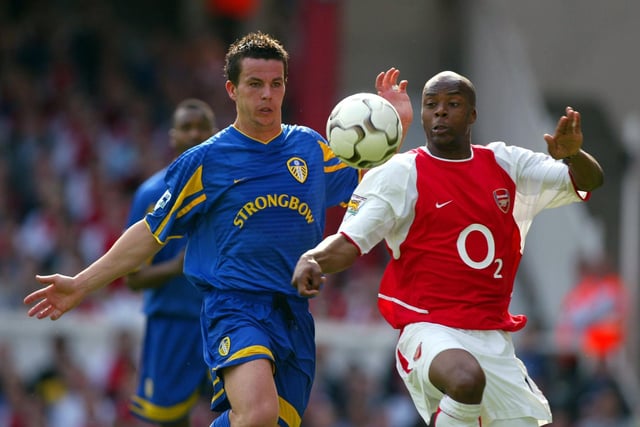 All eyes on the ball for Arsenal's Sylvain Wiltord and United's Ian Harte.