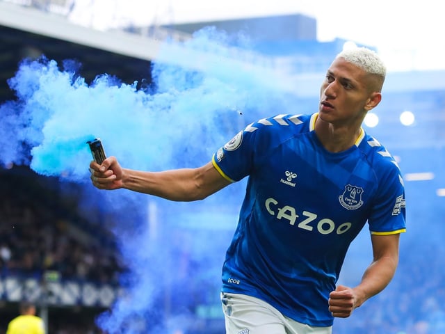Everton would be willing to sell their top-scorer Richarlison for a fee of £50m this summer (Football Insider).