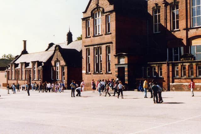 Enjoy these photo memories from around Beeston in the 1980s. PIC: Leeds Libraries, www.leodis.net
