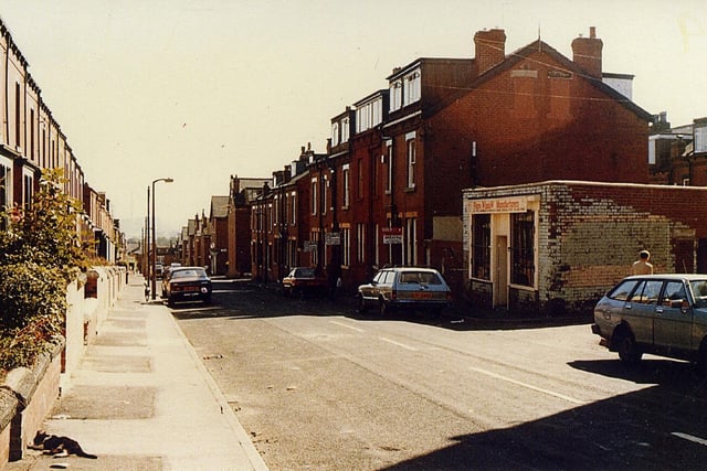 Stratford Terrace from the Lodge Lane end down towards Lady Pit Lane in 1989. The houses on the right are back-to-backs with Brompton Row. The small brick building was a shoe repair shop.