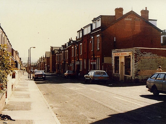Stratford Terrace from the Lodge Lane end down towards Lady Pit Lane in 1989. The houses on the right are back-to-backs with Brompton Row. The small brick building was a shoe repair shop.