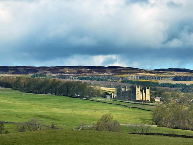 Despite being attacked by Cromwell’s forces, the castle remains in great condition. There is plenty to see including Mary Queen of Scots' bedroom.