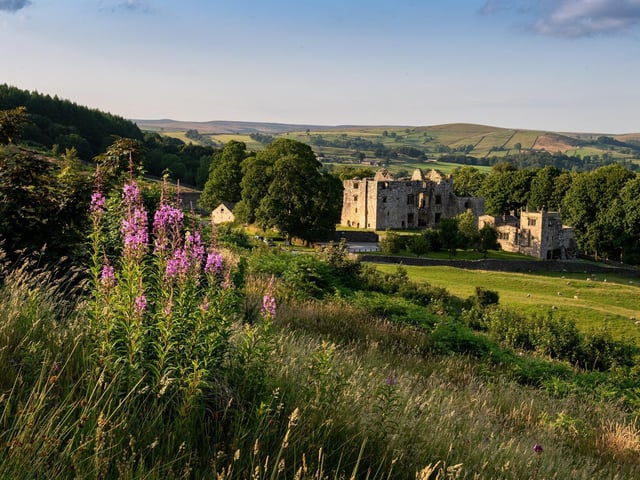 Always accessible to the public Situated in Wharfedale, it dates back to the late Middle Ages. Between the 15th and 16th centuries, it was a hunting lodge for noble and wealthy individuals.