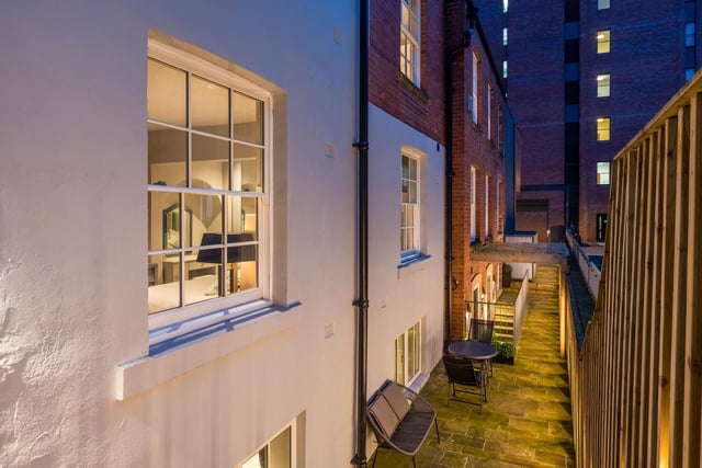 The terrace has a highly attractive lighting scheme with cycle storage, communal patio, you are greeted by your own front door which gives access to an instant feel of luxury.