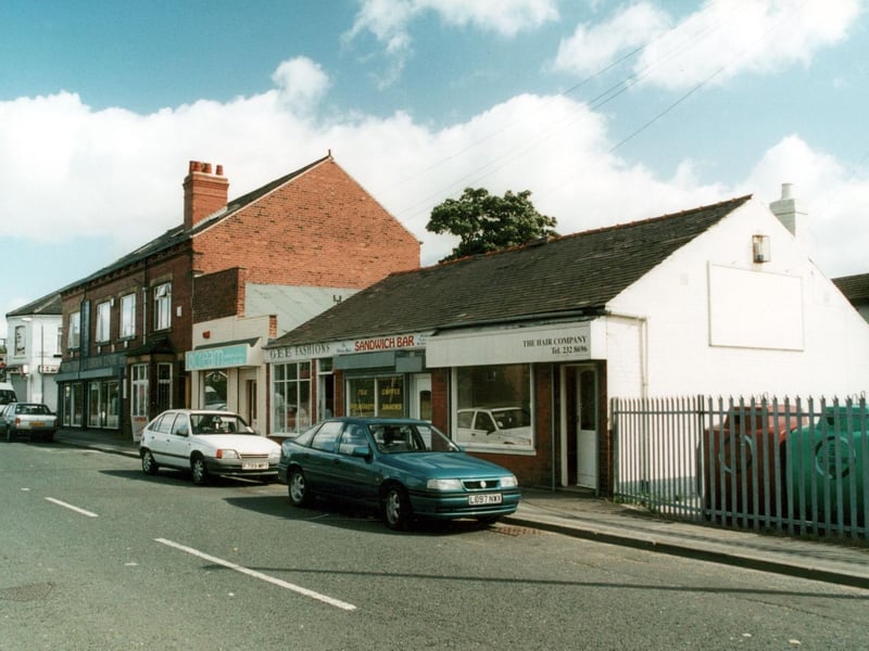 Chapel Street, looking towards junction with Woodman Street in September 2000. Shops include the Haw Company, a Sandwich Bar, Gee Fashions and Cream Halton Carpet Centre.
