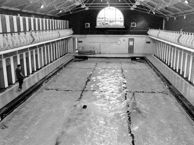 Inside Bramley Baths in November 1986.