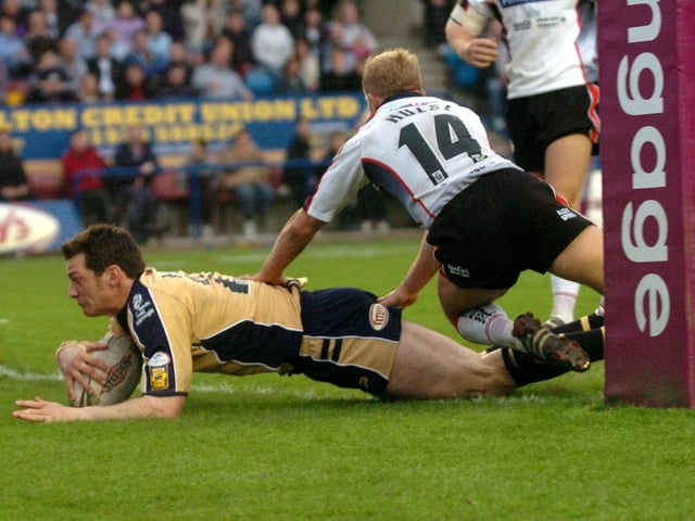 The son of Ian Botham played 15 times for Leeds during a three-season spell, after switching sports from cricket and rugby union.