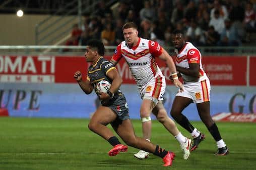 Derrell Olpherts goes on a run for Tigers at Catalans. Picture by Manuel Blondeau/SWpix.com.