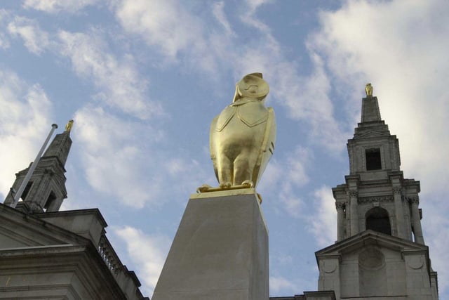 Leeds Civic Hall on Millennium Square boasted four gold owls for the first time in Apoeril 2001.The two on the main towers have been added to those on stone pillars to the front of the building.