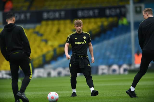 Joe Gelhardt taking in the pitch ahead of kick-off with Kristoffer Klaesson and Sam Greenwood. Pic: Jonathan Gawthorpe.