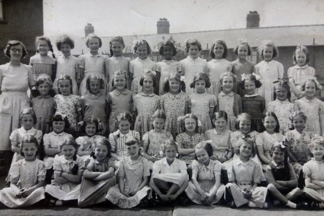 A class photograph showing girls of Bentley Lane Infants School in 1950.