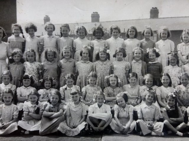 A class photograph showing girls of Bentley Lane Infants School in 1950.