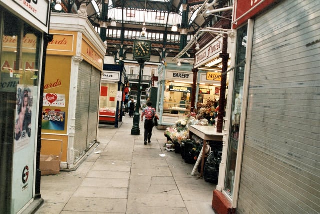 Kirkgate Market at closing time in September 1999. The clock reads 4.55pm, to the left is Ego fashions and Anne Louise greetings cards. On the right is a bakery and Baccara florists.