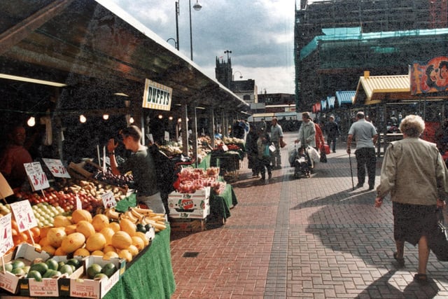 Looking along the row of vegetable stalls towards New York Street in September 1999.
