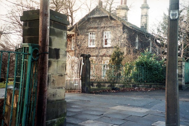 Potternewton Lodge at the top of Potternewton Park in March 2002.