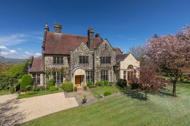 Wheatley Chase is a beautifully proportioned five-bedroom home that is centrally positioned amidst delightful parkland style grounds of around 3.2 acres.