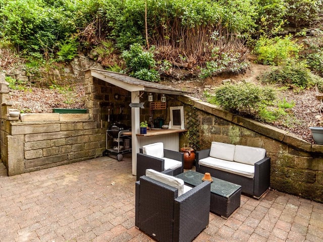 Catch up with family and friends in this sheltered outdoor facility.