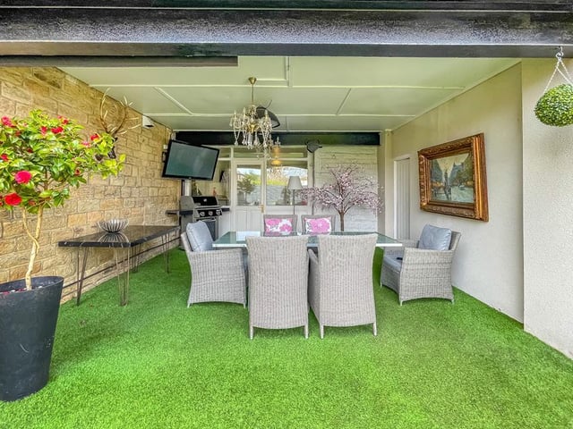 This relaxing room allows you to enjoy the al fresco feel even during cold or rainy weather.