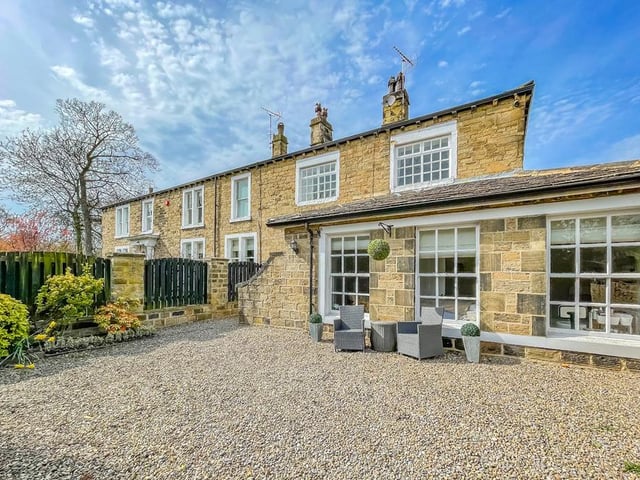 The cottage provides independent living space ideal for
elderly relatives or adult children and includes a
dining kitchen, lounge, study, two double bedrooms and
family bathroom.