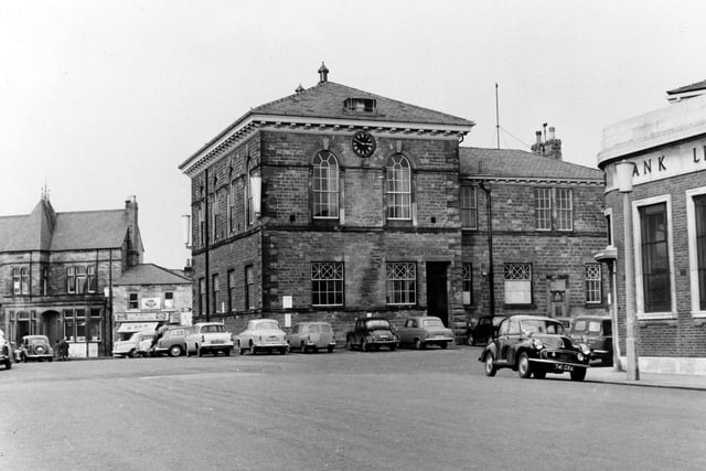 Wetherby Town Hall looking north across the Market Place in January 1962. The new electric lamp posts, were installed in the early 1960s when Major Joseph Hudson performed the switching on ceremony.